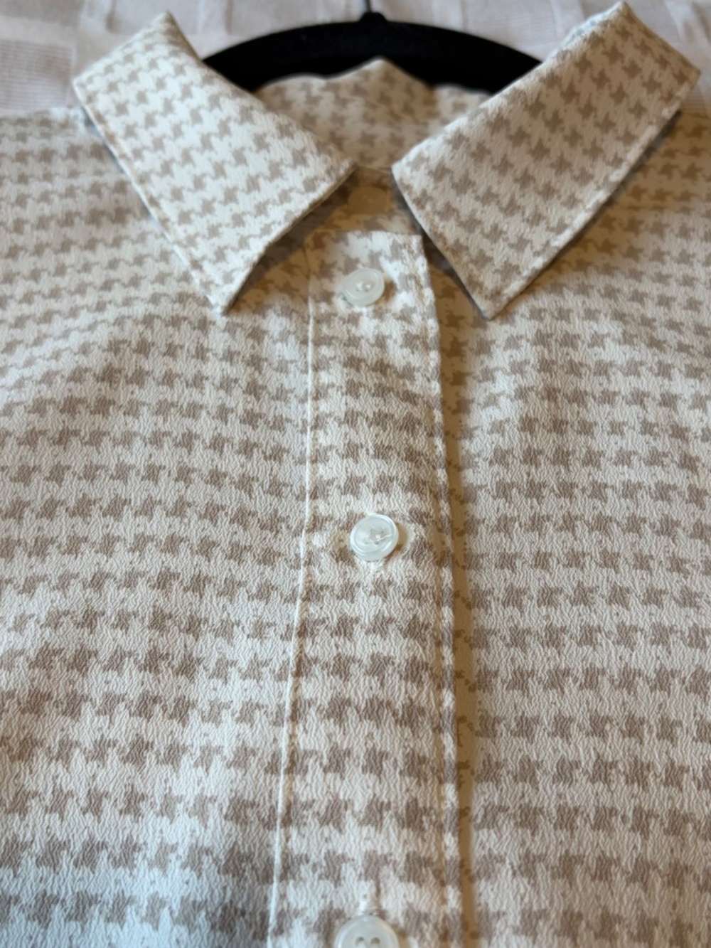 H&M White/Tan Houndstooth Blouse - Excellent Condition